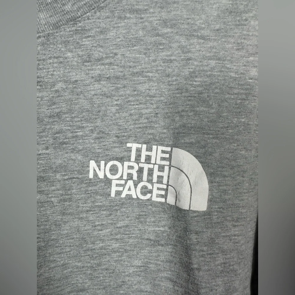The North Face Long Sleeve Logo T-Shirt Gray Graphic Tee Men’s‎ Medium